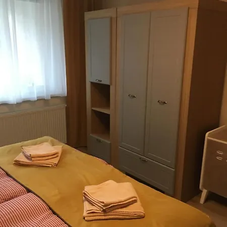 Pod Lesom Apartamento *