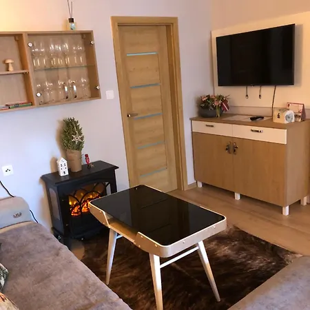 Pod Lesom Apartment